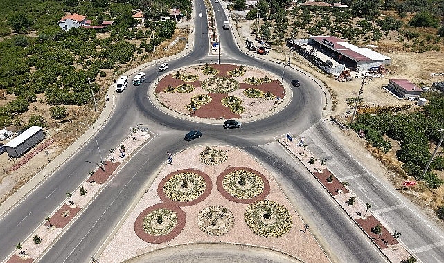 Seferihisar'ın İki Kritik Kavşağı Estetik Dönüşümle Yenilendi: 72 Ağaç ve 1554 Çalı Dikildi