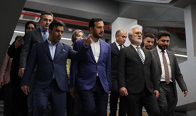 Tamer Karadağlı Bağcılar'daki Tiyatro Binası İçin 'Süper' Dedi: Döner Sahneden Işık Sistemine Her Detay İncelendi