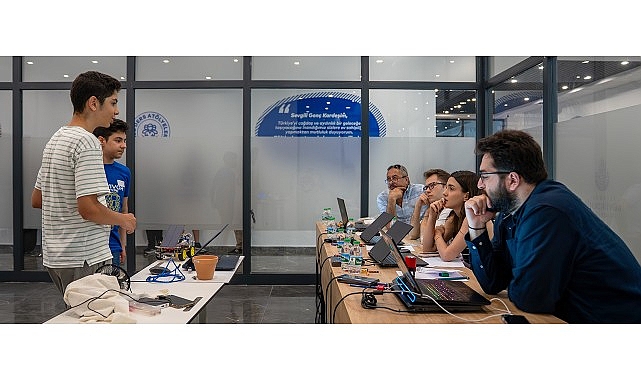 İBB Teknoloji Atölyeleri Öğrencileri Projeleriyle İBBTech Seçmelerinde Yarıştı