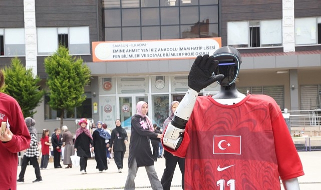 Türkiye'nin Nüfusa Kayıtlı İlk İnsansı Robotu CANİKMAN, Lise Öğrencileriyle Buluştu