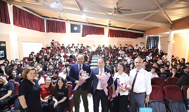 Rektör Akpınar Liselerde Kariyer Buluşmalarıyla Gençlere Rehberlik Etti