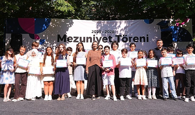 Üsküdar Çocuk Üniversitesi 385 Öğrenciyi Mezun Etti: Başkan Dedetaş'tan Eğitim Vurgusu