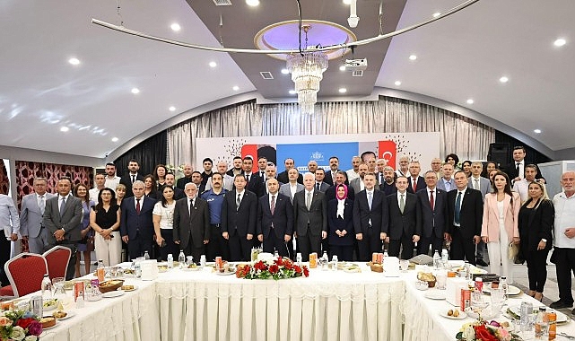Vali Davut Gül Bayrampaşa'da Vatandaşla Buluştu: Spor Lisesi Talebi ve Taziye Ziyareti