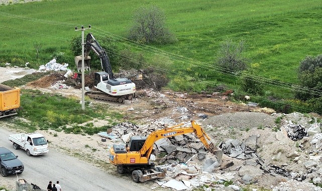 Manisa'da Kaçak Moloz Dökümüne Anında Müdahale: Vatandaş İhbarıyla Temizlik Başladı