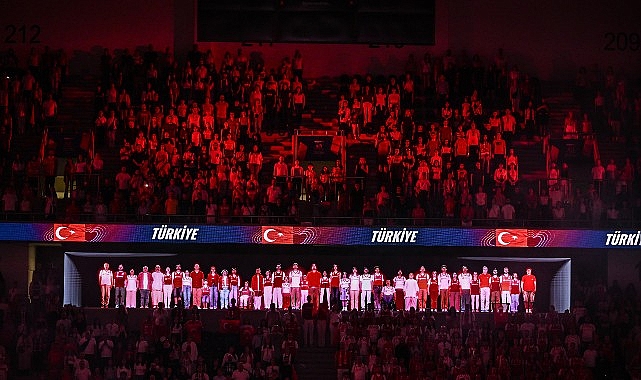 Vodafone 5G Hologram Tribünü ile Filenin Sultanları'na Ankara'da Destek