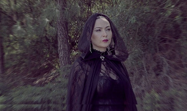 Yasemin Uğurlu'nun 'Kızıl Topraklar'ı: Anadolu'nun Hüznü Dijitalde