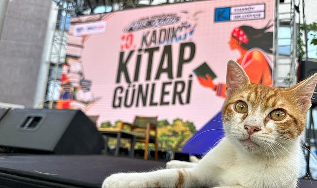 Kadıköy Kitap Günleri'nde Yazar ve Okur Buluşmaları Yoğun İlgi Görüyor