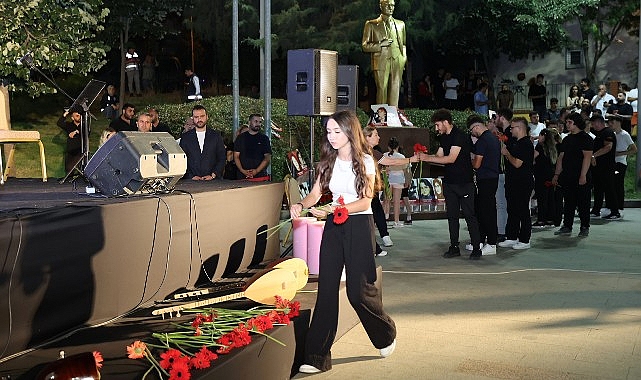 Madımak'ta 33 Yıl Önce Yaşamını Yitirenler Küçükçekmece'de Anıldı