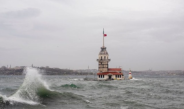 İstanbul Hafta Sonu Serinliyor: AKOM'dan Kuvvetli Sağanak ve Dolu Uyarısı