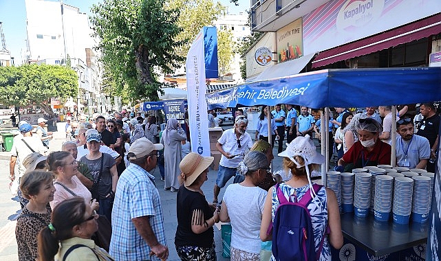 Antalya Büyükşehir Belediyesi'nden Muharrem Ayı Boyunca Aşure İkramı: 3 Bin Kişiye Dağıtıldı