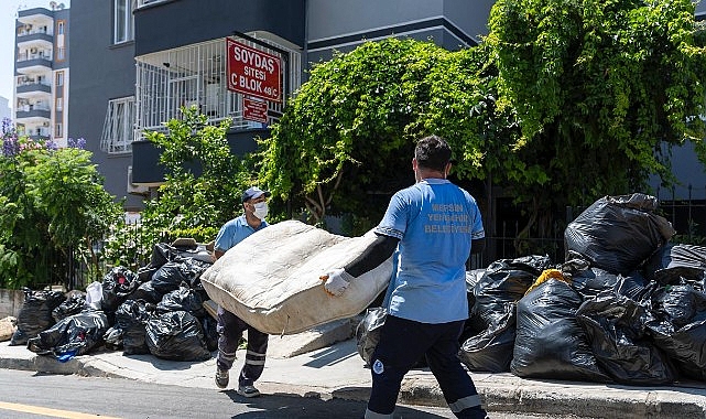 Mersin'de Çöp Evden 5 Kamyon Atık Çıkarıldı: Mahalle Rahat Nefes Aldı