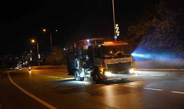 İzmit'te 9 Bin Metrelik Yolda Termoplastik Çizgi Yenilemesi Tamamlandı