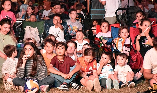 İznik'te Açık Hava Sineması ve Müzikle Nostaljik Yaz Akşamları Başladı
