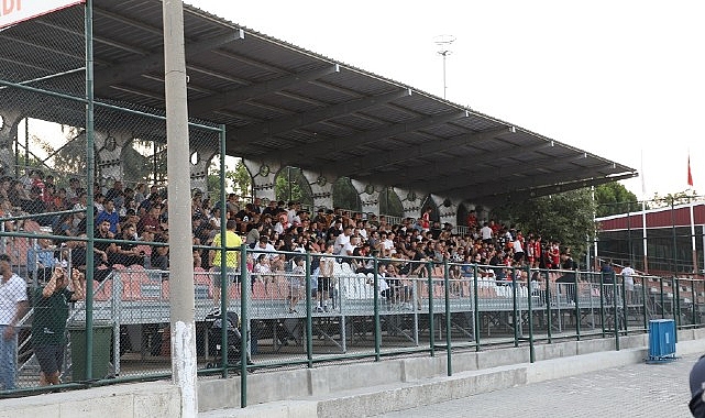 Menderes'in Gurur Günü: 1957 Menderes Spor'dan 10-2'lik Farkla Şampiyonluk