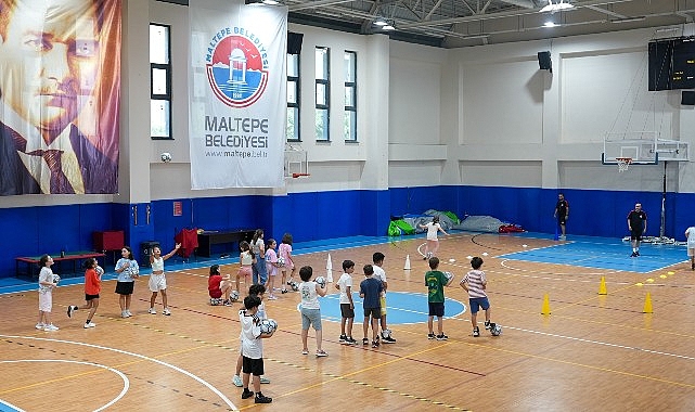 Maltepe'de Yaz Okulu'nda Çocuklar Futsal ve Masa Tenisiyle Buluştu